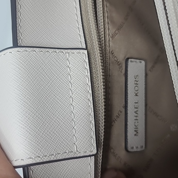 MICHAEL KORS Purse Cream Textured Leather Shoulder Bag with Gold Hardware - Picture 9 of 12